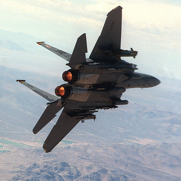 Jak to, že se Íránu náhle daří sestřelovat americké stíhačky. Jaká jsou vysvětlení