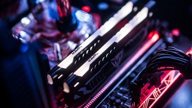 Ceny pamětí DDR4 na burze jsou dnes 9× vyšší než před deseti lety. Nejhorší zdražení do obchodů asi teprve dorazí