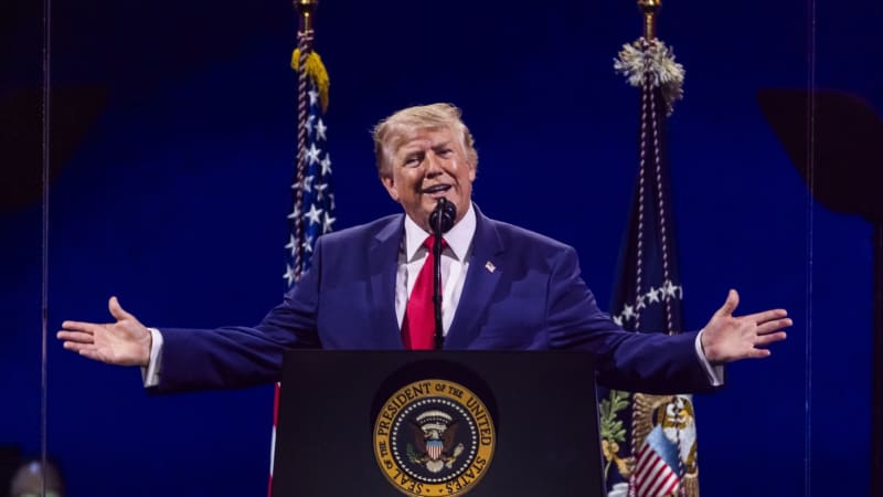 Trump vystupuje ve videu jako superhrdina. Na sociální síti už anektoval i Island