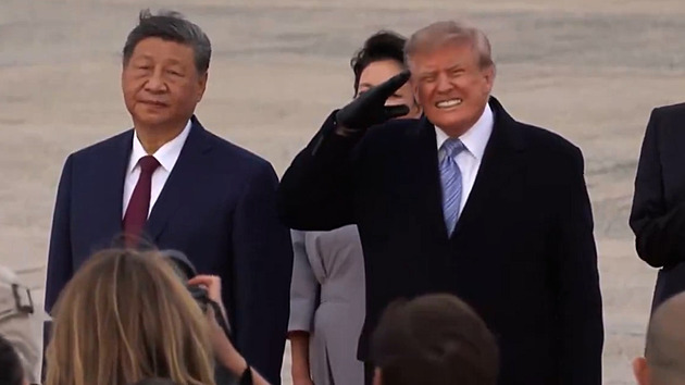 VIDEA TÝDNE: Vylekaný Trump, rozjezd lanovky na Petřín a pobouření v Osvětimi
