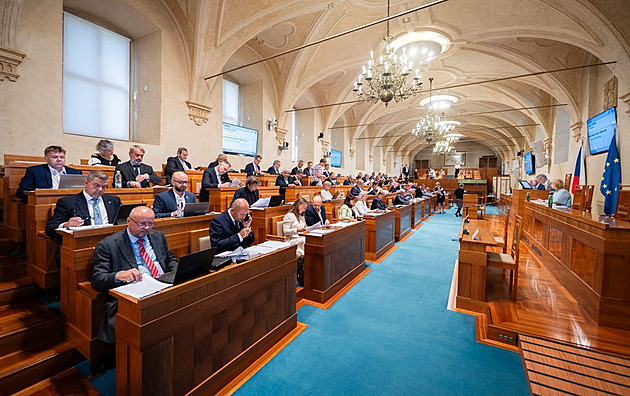 Lékařka, energetik a manažer se utkají na Trutnovsku o Senát s matadorem