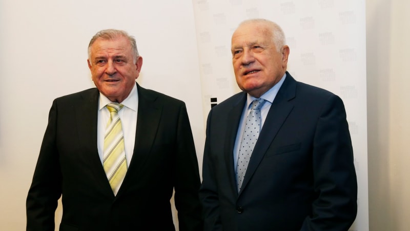 Havel chtěl Slováky krotit armádou, řekl Mečiar. Podle Klause se o ničem takovém nemluvilo