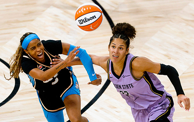 Zendaya oblékla fialovou a slavila. Golden State je v WNBA jedinou výhru od titulu